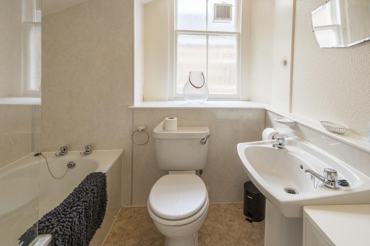 1 Varis Apartments Форрес Экстерьер фото